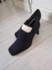 Essence Size 6 Black Heeled