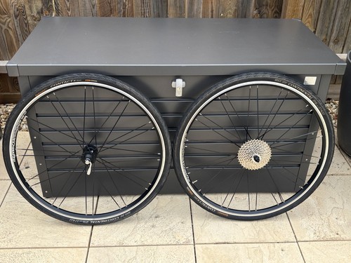 Pair 700 x19c wheels - pair,