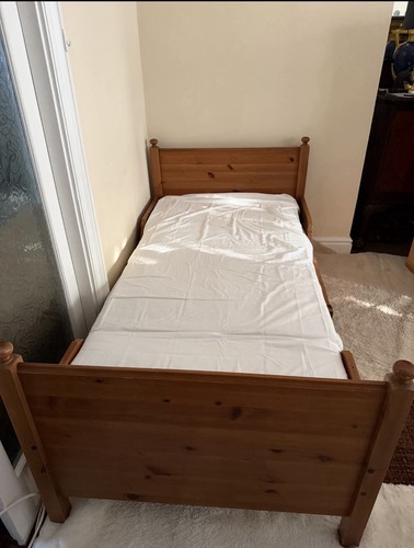 Extending bed frame with - extending,