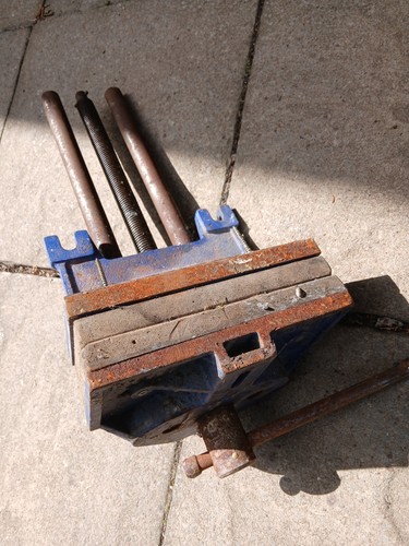 Large vice - large,