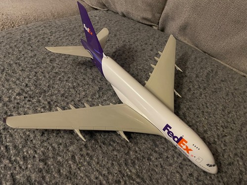 Large fed express airline - fed, ex