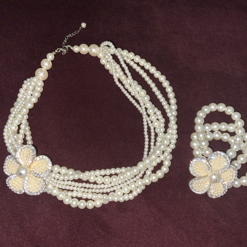 Costume jewellery flower pearl - costume,