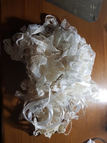 Bundle lace trims - of,