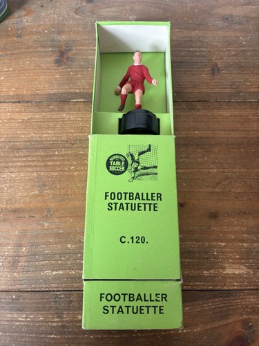 Subbuteo footballer statuette - footballer,