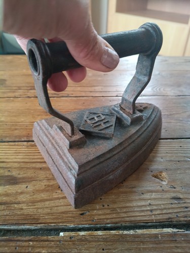 Antique cast iron sad - cast,