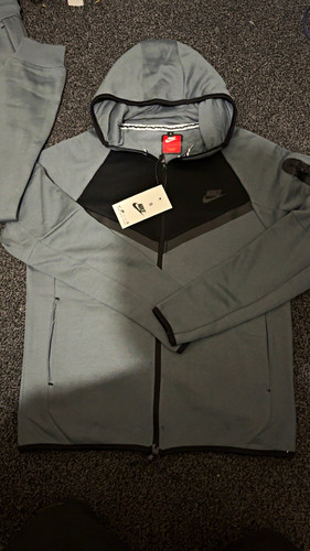 Nike men tech fleece size - men’s,