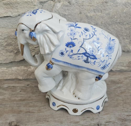 Vintage elephant figurine - vintage,