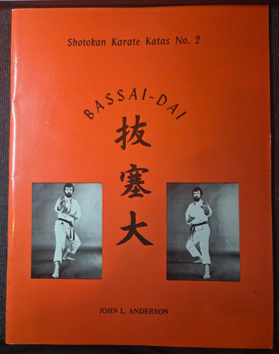 Thin paperback book shotokan - paperback, book.