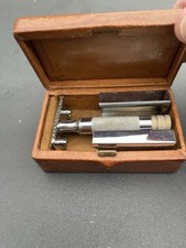 Rare Vintage Trumpf  Open Comb Safety Razor with Case