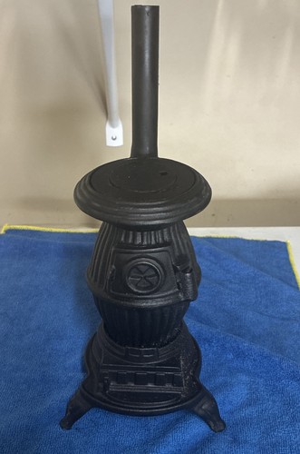 Vintage old mountain cast - cast, iron