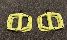 DMR V8 Platform Pedals VGC Sealed Bearings Yellow 9/16 MTB Jump DH