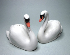QUAIL Ceramics - SWAN SALT &