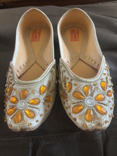 Punjabi jutti embroidered - jutti,