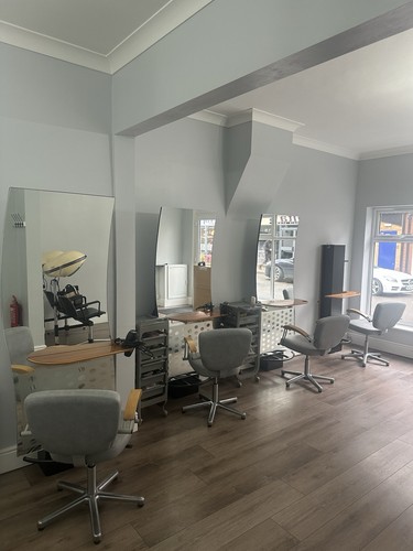 Salon work station with - x,