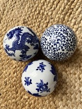 3 Vintage Blue & What White