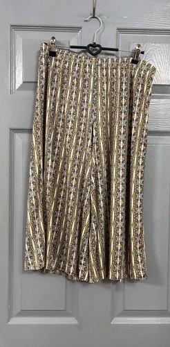 Greek boutique multi geometric