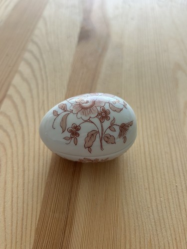 Porcelaine paris egg - egg, shaped