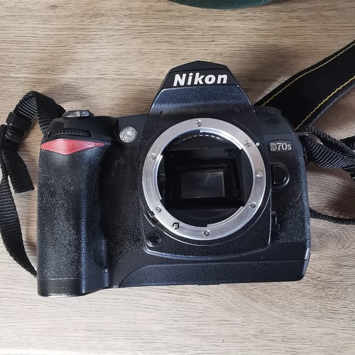 Nikon d70s 1mp dslr body - 6.1mp, no