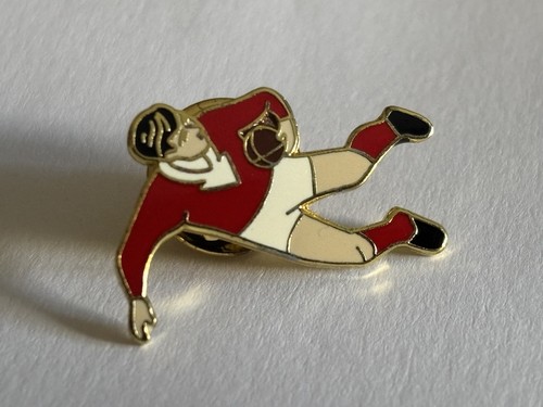 Wales rugby player lapel pin - rugby,