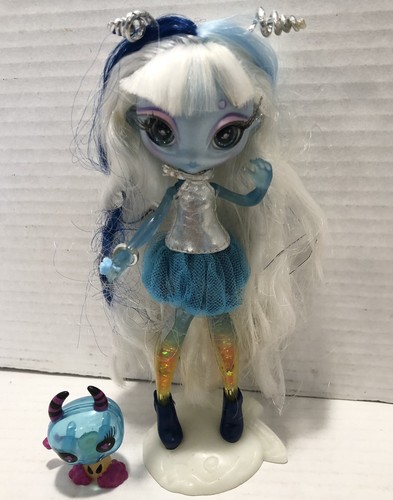 Novi stars una verse doll - novi,