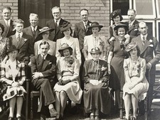 1940'S GROUP PHOTO GREAT FASHIONS HATS MEN WOMEN BY LAFAYETTE LTD
