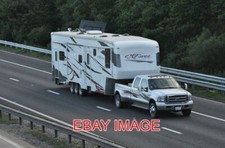 PHOTO  M42 - 5TH WHEEL PICK-UP TRUCK AND TRIAXLE CARAVAN A 5TH WHEEL AMERICAN FO
