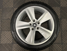 Seat Leon MK3 FR 17" 7.5J  Alloy Wheel & Pirelli Tyre 5F0601025B OEM Genuine