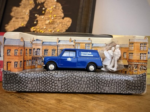 Corgi mini van - corgi,