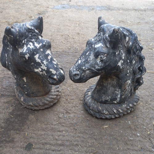 Large horse head concrete - 2,