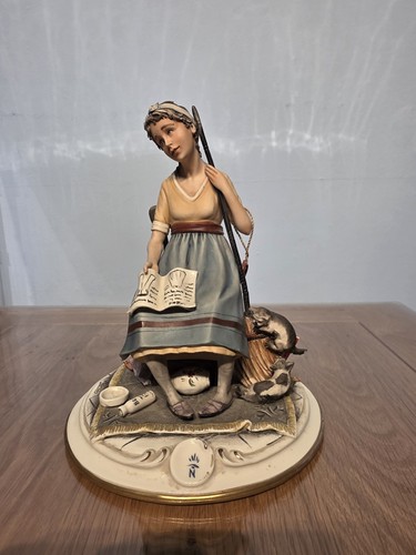 Capodimonte figurine used good - figurine,