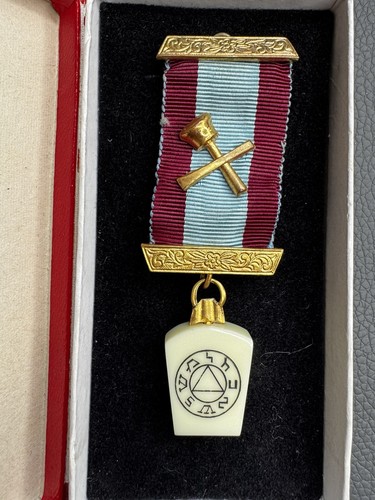 Royal arch masonic - royal,