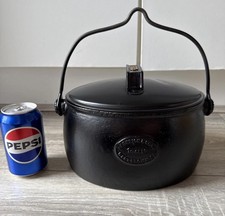 1 one gallon Romany Gypsy Cast Iron Cooking Pot & tin Lid with handle 