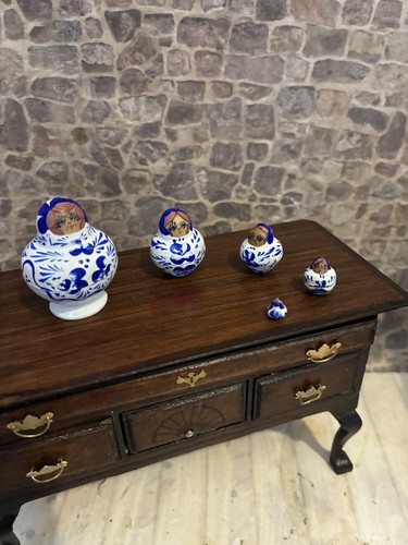 Dolls house scale - dolls,