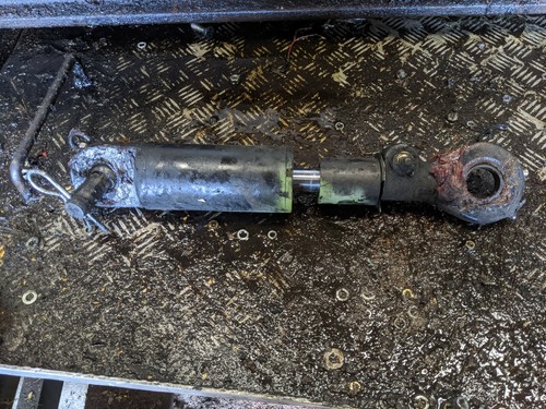 Double acting hydraulic tilt - double,