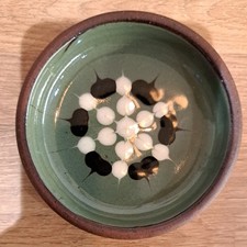 TENBY POTTERY - Small pin