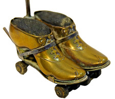 EXTREMELY RARE HAT PIN HOLDER PIN CUSHION PAIR OF VICTORIAN ROLLER SKATES L@@K