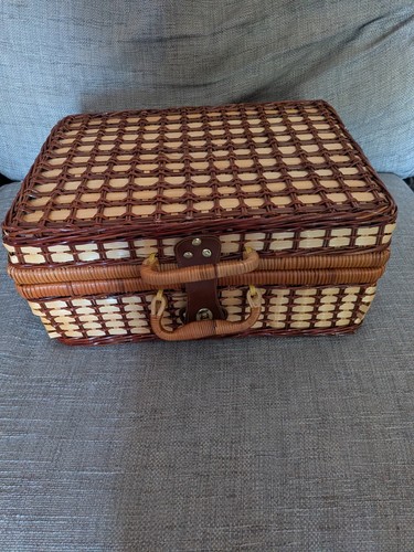 Large wicker hamper - large,