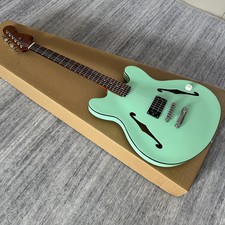 bright green Tom Delonge