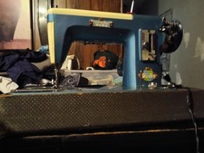 Singer Vintage Sewing Machine