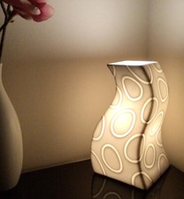 Där Vintage White Ceramic Table Lamp, Funky Circles Waved Contemporary Style.