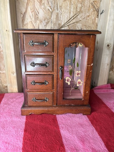 Vintage wooden jewelry box - wooden,