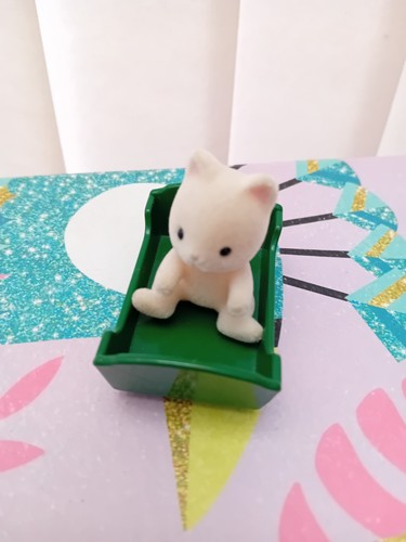 Sylvanian families white - families,