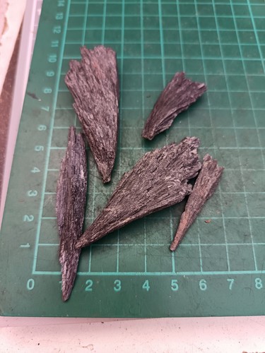 Black kyanite plumes natural - plumes,