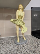 Iconic Vintage Memorabilia