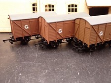 Rake of Three Hornby OO Gauge GWR 10 Ton Double Ventilated Vans (K240)