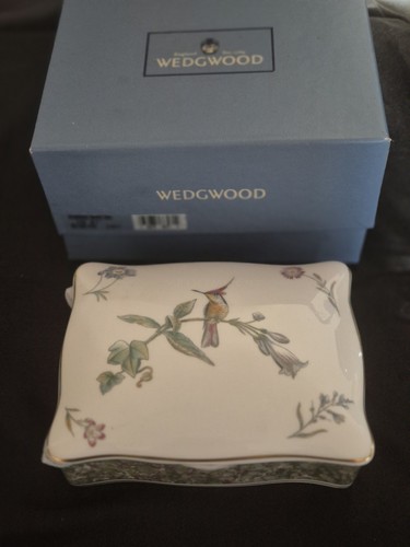 Wedgwood humming birds lidded - humming,