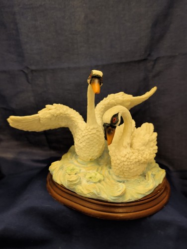 Academy swans figurine - academy,
