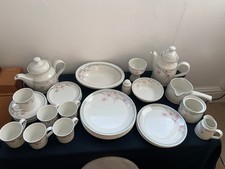 Royal Doulton Fresh Flowers Mayfair dinner ware L.S. 1052 - choice of pieces