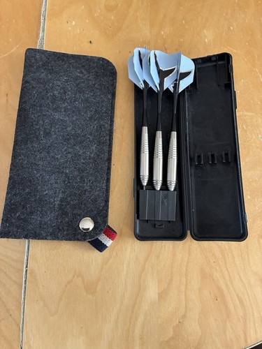 Harrows darts set with case - set,