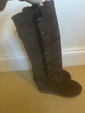 celtic sheepskin boots Size 6 39